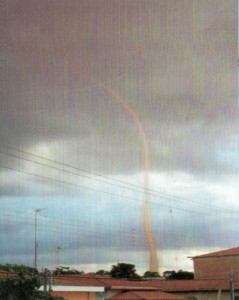 Tornado registrado na cidade de Mogi Mirim/SP em 24/06/2011