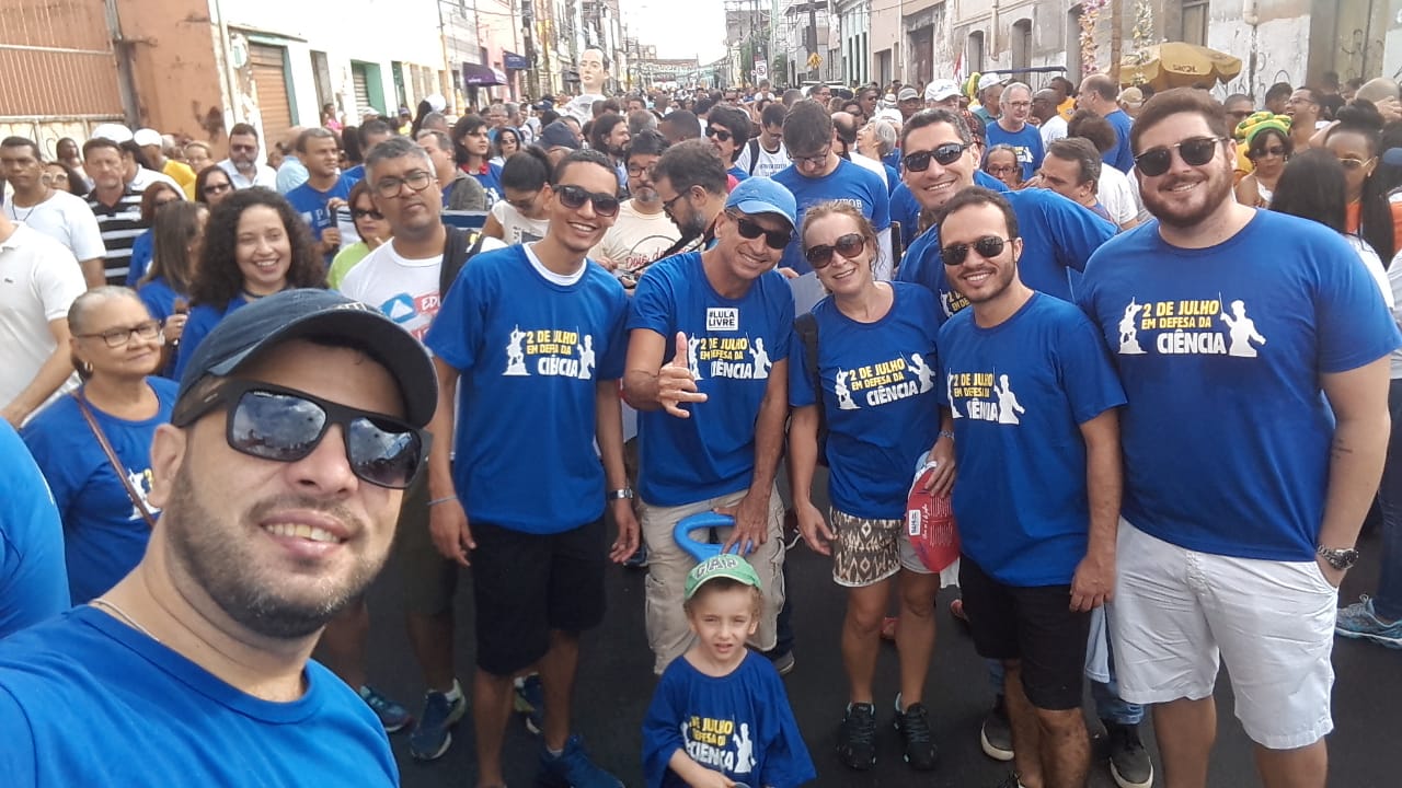 Cientistas baianos em defesa da ciência no 2 de Julho