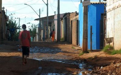 Cortes de R$ 60,2 bilhões em programas federais afetaram os mais pobres, aponta estudo