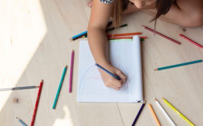 Concurso de desenho sobre mulheres cientistas para crianças e adolescentes