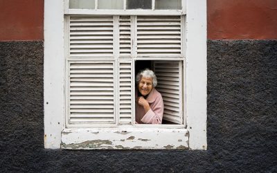 Continue em casa! Dona Claudine e o efeito do distanciamento