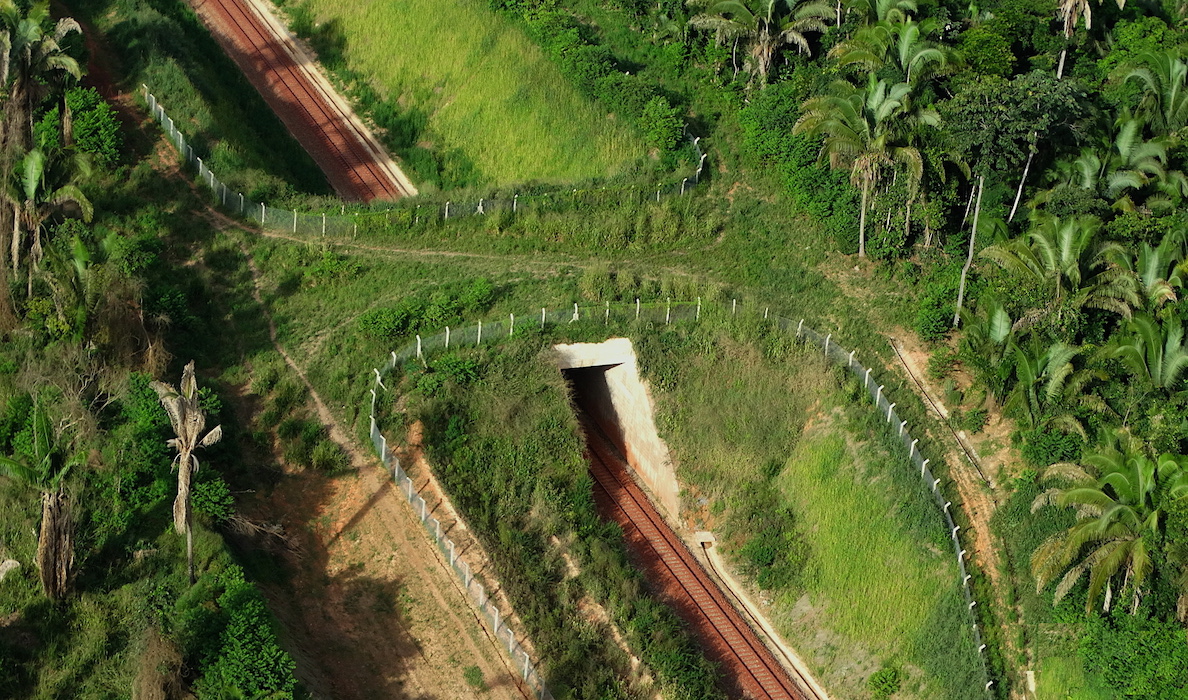 OBRA PRONTA NA BR 280 SEM POSSÍBILIDADE DE UTILIZAÇÃO ATUALMENTE -  GUARAMIRIM / SC 