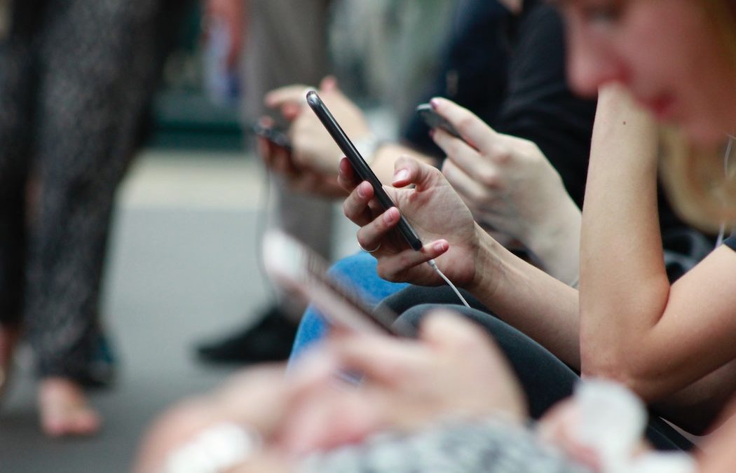 Novo estudo confirma o que já sabemos: redes sociais demais fazem mal