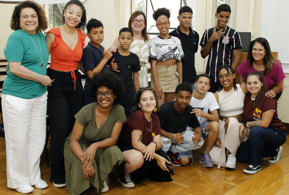 Um encontro alegre para um assunto sério