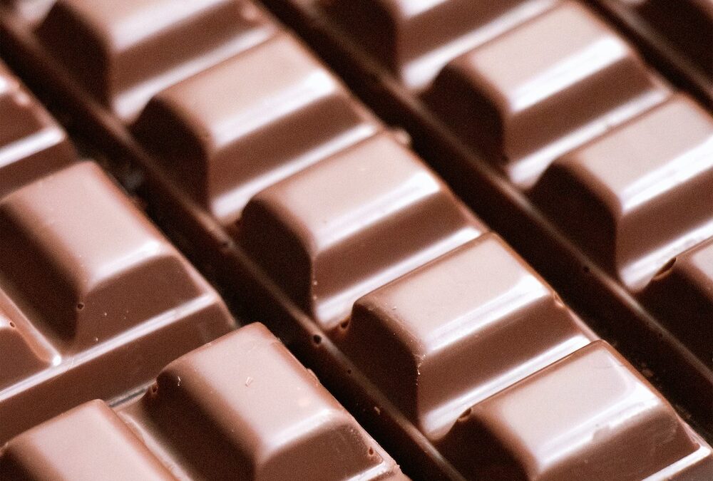 Quantidade de cacau no chocolate meio amargo é similar à das versões ao leite e branco, aponta estudo